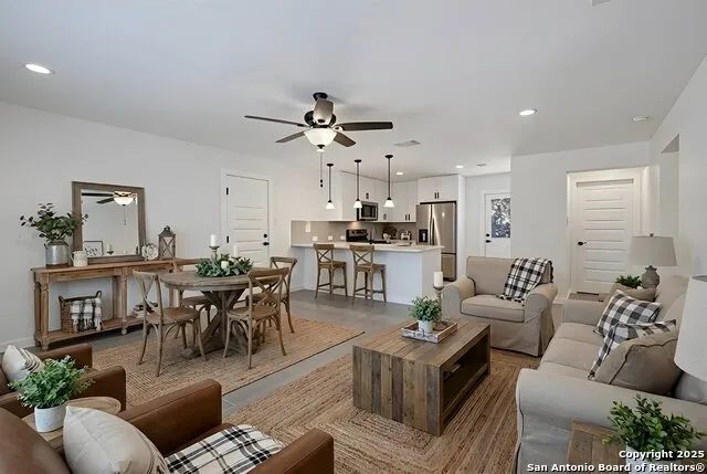 432 Canyon Lake Dr Bandera, TX 78003