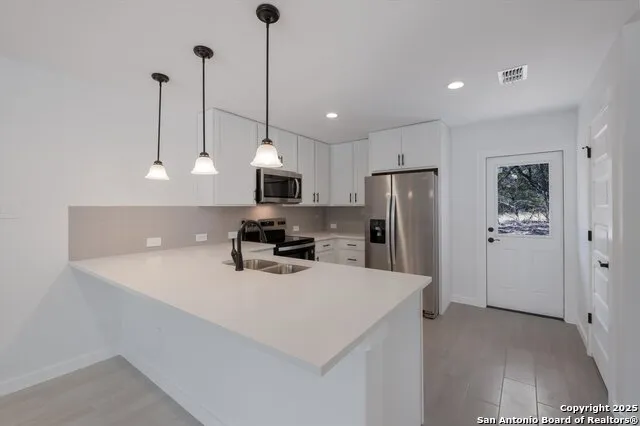 432 Canyon Lake Dr Bandera, TX 78003