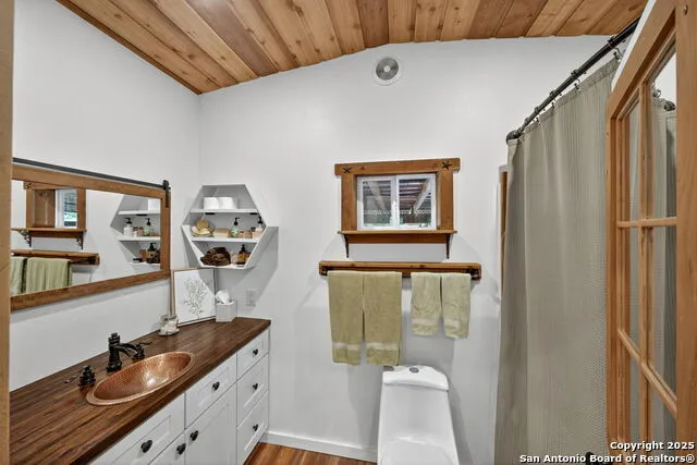 924 Wagon Creek Bandera, TX 78003