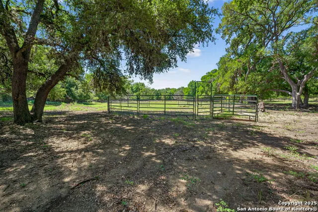 924 Wagon Creek Bandera, TX 78003