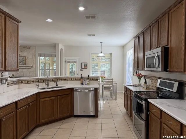 8942 FIREBAUGH DR Helotes, TX 78023