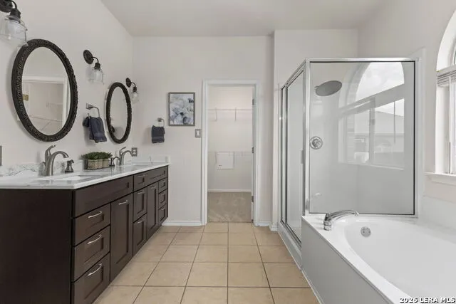 8942 FIREBAUGH DR Helotes, TX 78023