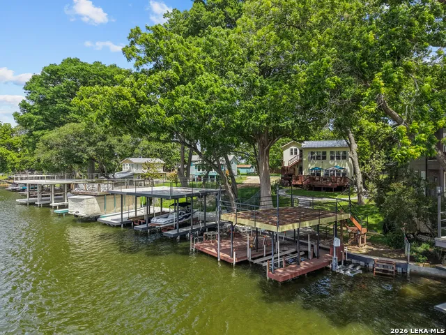 157 LAKE BND McQueeney, TX 78123