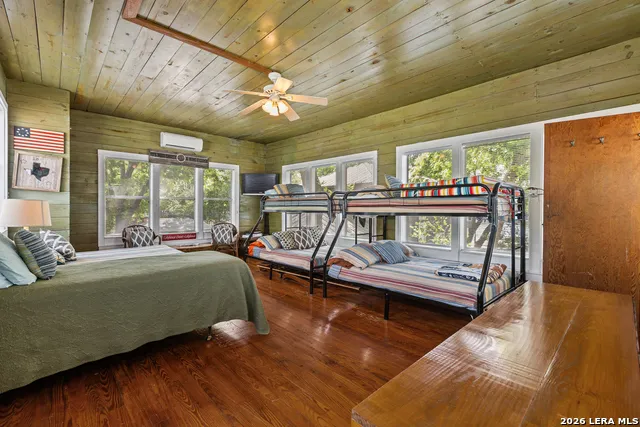 157 LAKE BND McQueeney, TX 78123