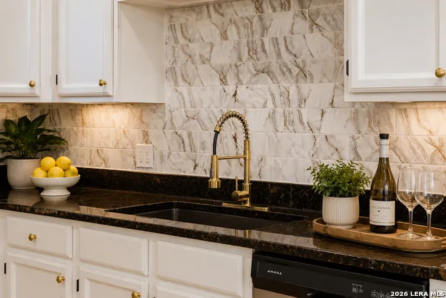 210 W Glenview San Antonio, TX 78228