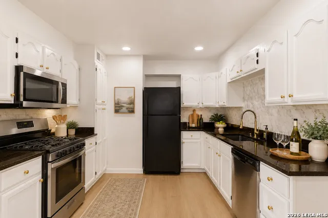 210 W Glenview San Antonio, TX 78228
