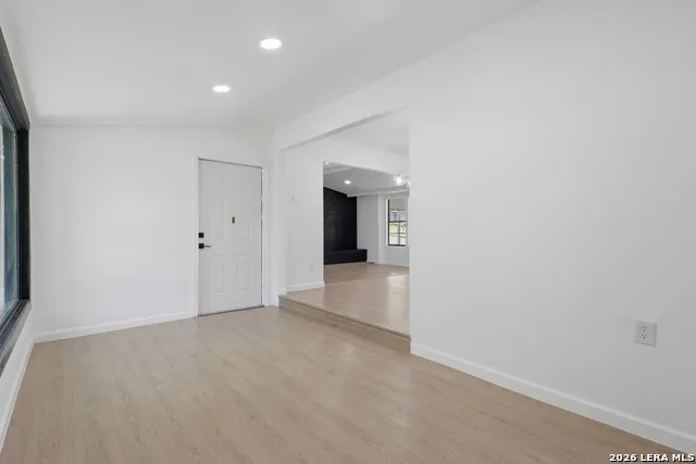 210 W Glenview San Antonio, TX 78228