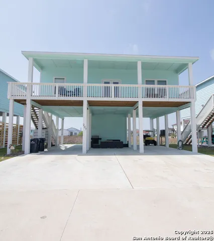 207 Paradise Dr