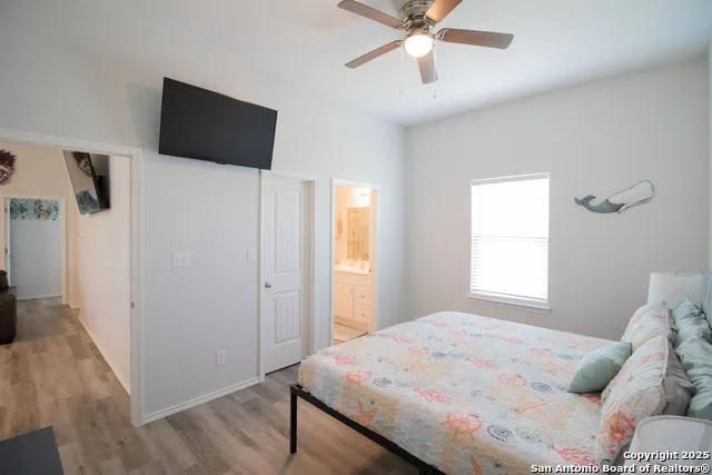 207 Paradise Dr Rockport, TX 78382