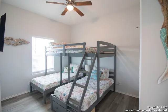 207 Paradise Dr Rockport, TX 78382