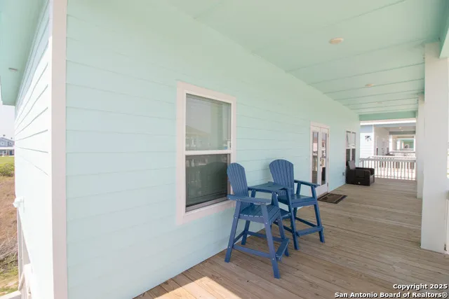 207 Paradise Dr Rockport, TX 78382