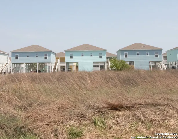 207 Paradise Dr Rockport, TX 78382