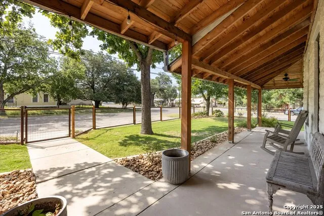 504 6th Comfort, TX 78013