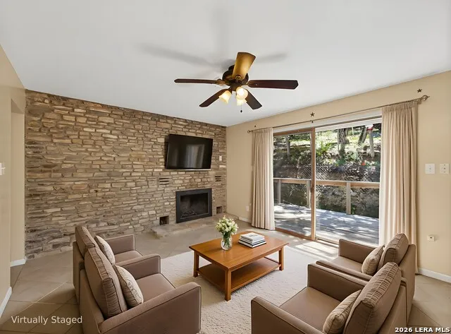 333 Secret Valley Dr Kerrville, TX 78028