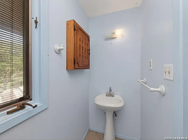 333 Secret Valley Dr Kerrville, TX 78028