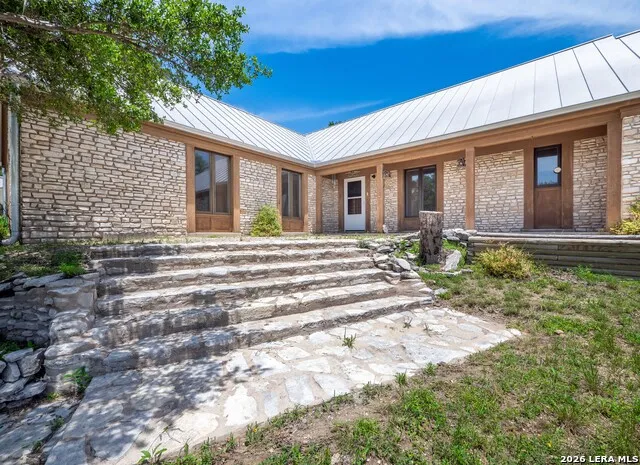 333 Secret Valley Dr Kerrville, TX 78028