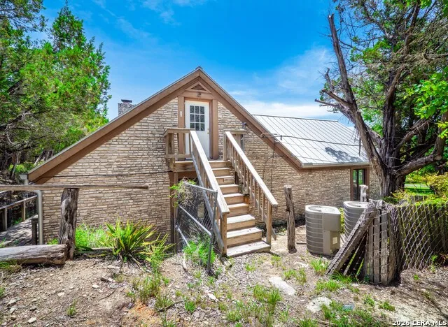 333 Secret Valley Dr Kerrville, TX 78028