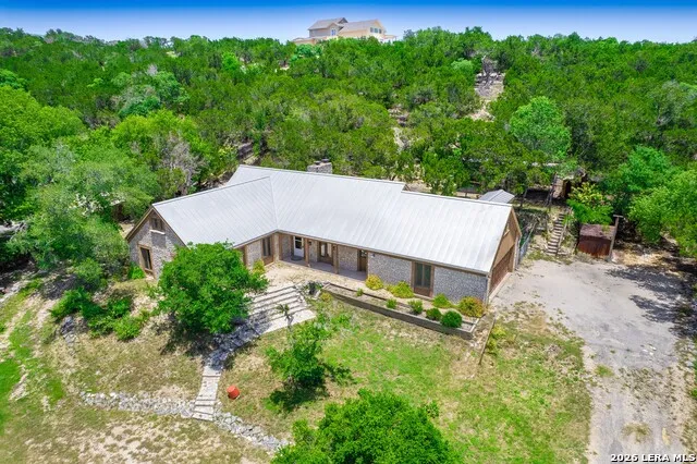 333 Secret Valley Dr Kerrville, TX 78028