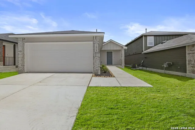 16068 Mahogany Way Elmendorf, TX 78112