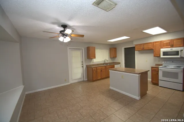 6150 BORDER TRAIL DR San Antonio, TX 78240