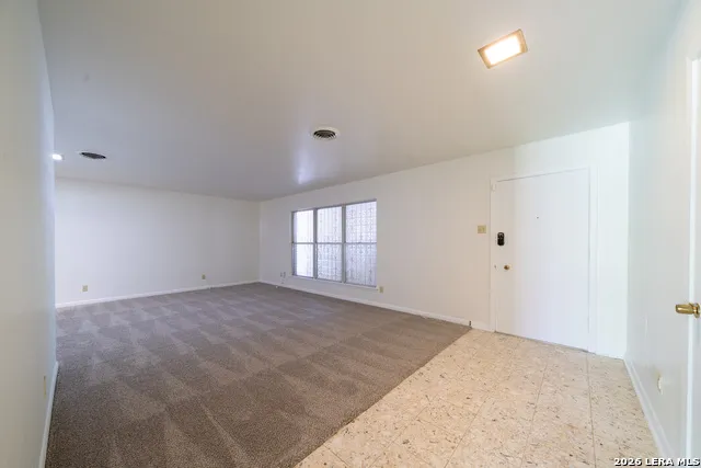6614 Moss Oak San Antonio, TX 78229