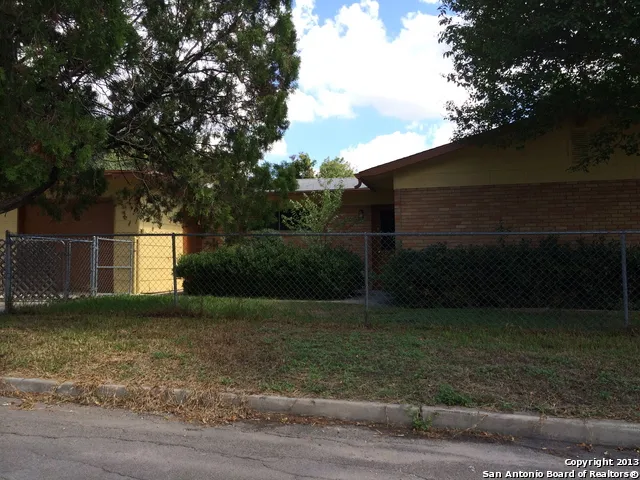2139 BABS DR San Antonio, TX 78213