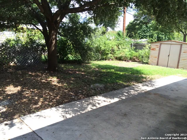 2139 BABS DR San Antonio, TX 78213