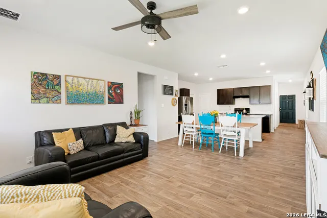 4221 Fort Palmer St Hedwig, TX 78152