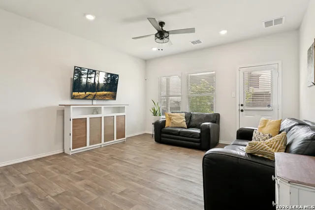4221 Fort Palmer St Hedwig, TX 78152