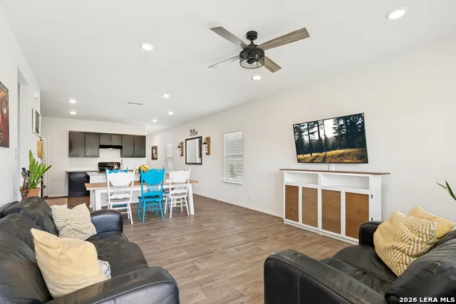 4221 Fort Palmer St Hedwig, TX 78152