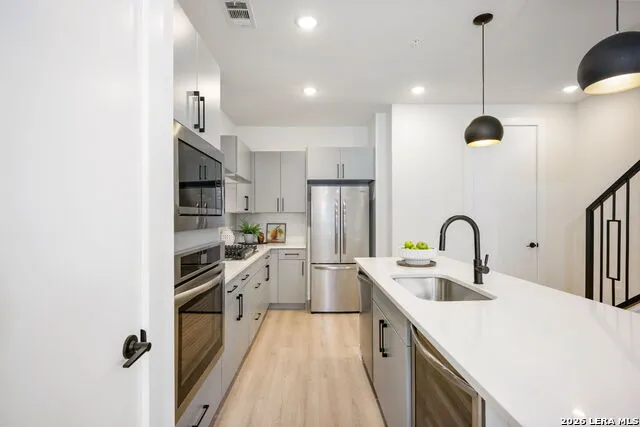 719 E Locust #3110 San Antonio, TX 78212