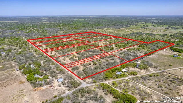 2703 County Road 770 Natalia, TX 78059