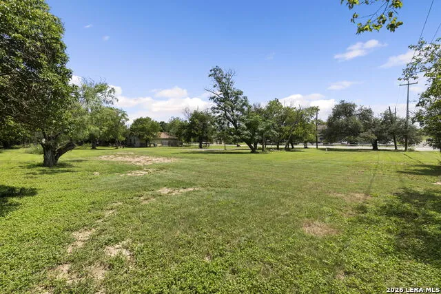 1408 Bishop San Marcos, TX 78666