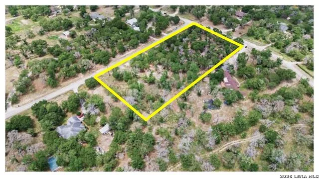 105 Scenic Oak Dr Floresville, TX 78114
