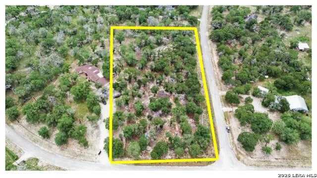 105 Scenic Oak Dr Floresville, TX 78114
