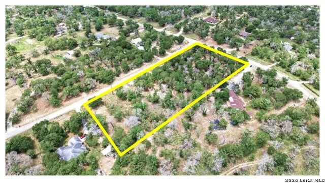 105 Scenic Oak Dr Floresville, TX 78114