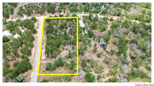 105 Scenic Oak Dr Floresville, TX 78114