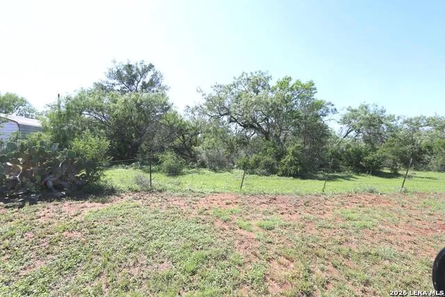 2257 County Road 475 Nixon, TX 78140