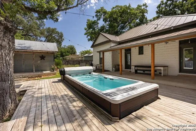 504 6th Comfort, TX 78013