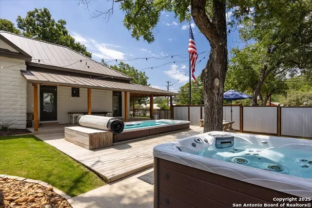 504 6th Comfort, TX 78013