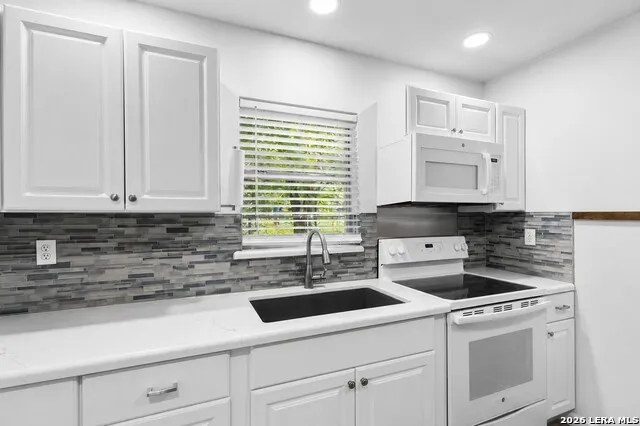 761 WHIPPOORWILL DR Unit B Canyon Lake, TX 78133