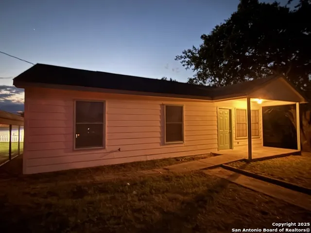 902 Saint Mary Kenedy, TX 78119