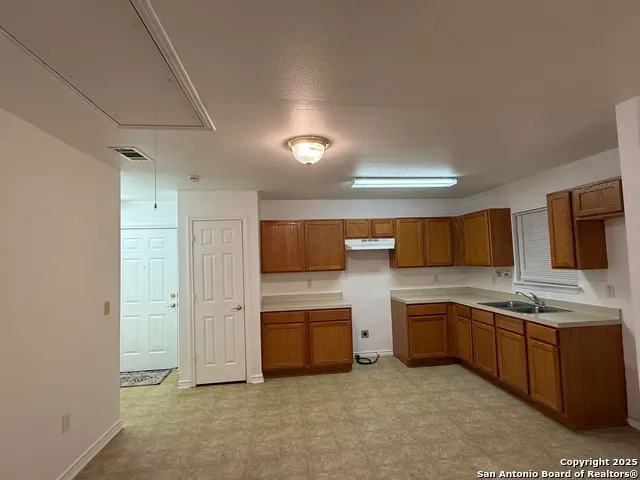 902 Saint Mary Kenedy, TX 78119