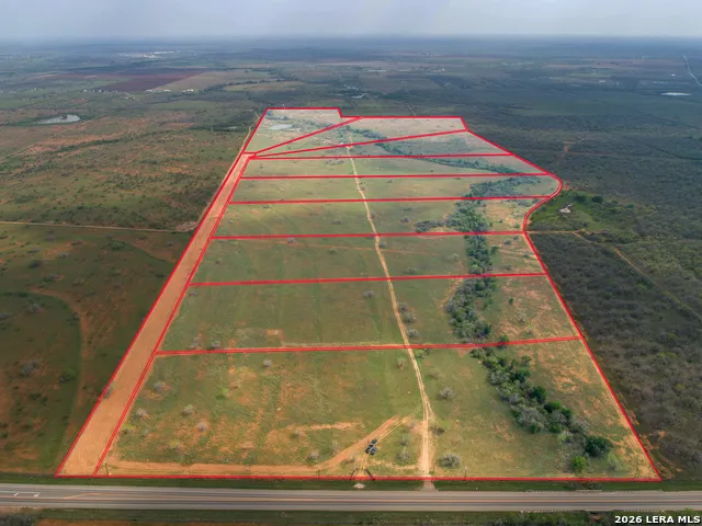560 Pr Goose Creek Jourdanton, TX 78026