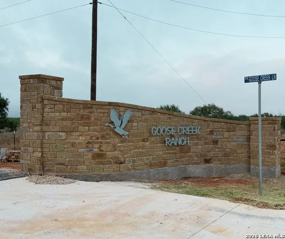 560 Pr Goose Creek Jourdanton, TX 78026