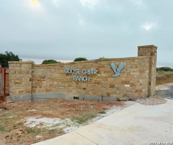 560 Pr Goose Creek Jourdanton, TX 78026