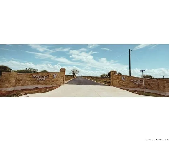 560 Pr Goose Creek Jourdanton, TX 78026