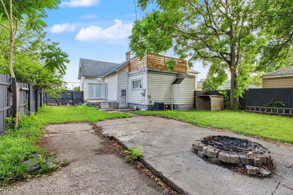 44 Union Street Mt Clemens City, MI 48043