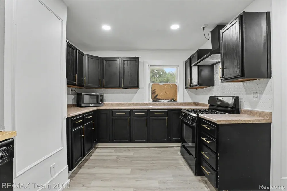 44 Union Street Mt Clemens City, MI 48043
