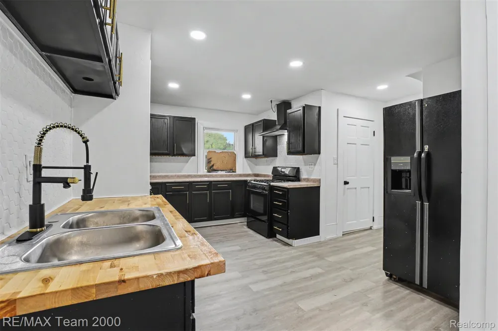 44 Union Street Mt Clemens City, MI 48043